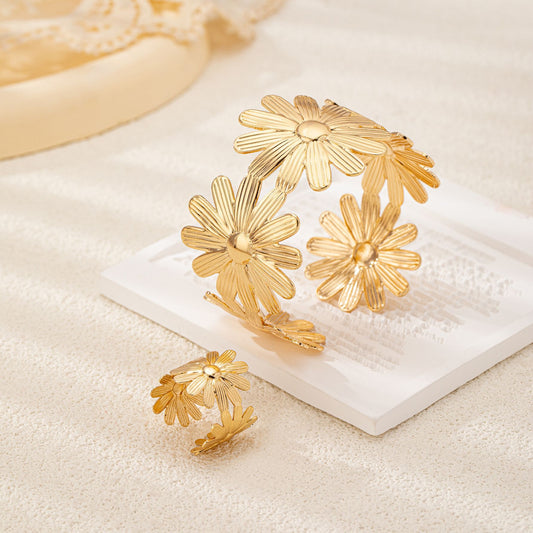 Elegant Natural And Fresh Open Bracelet With Flower Design Adjustable